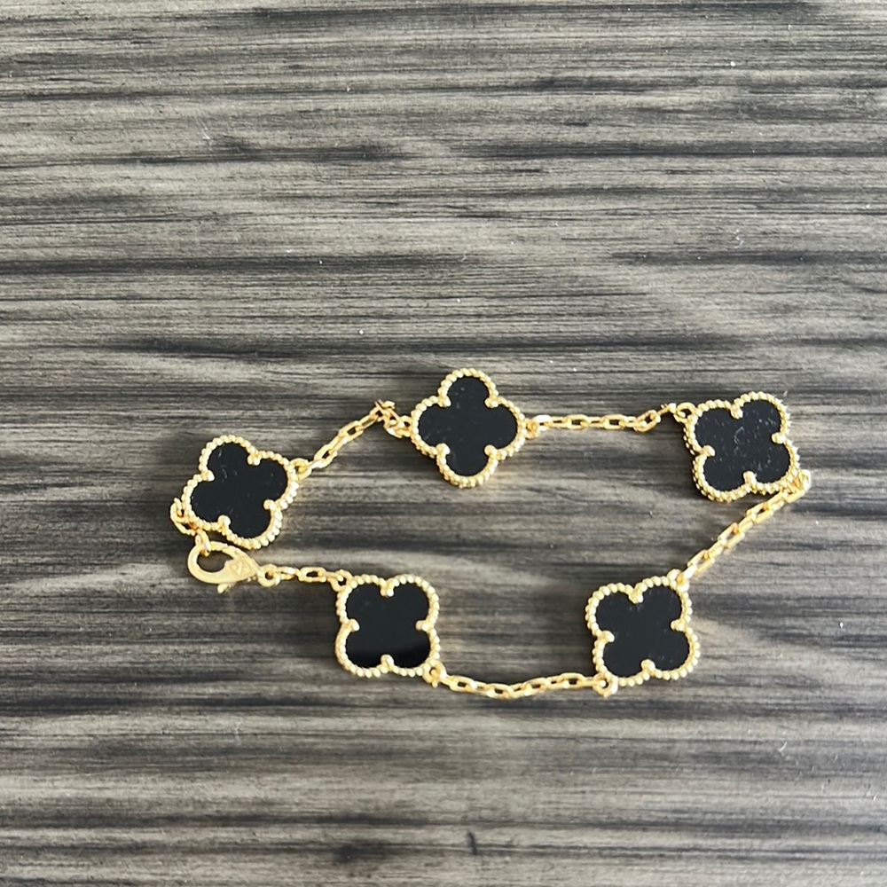 Elegant Black and Gold Clover Bracelet